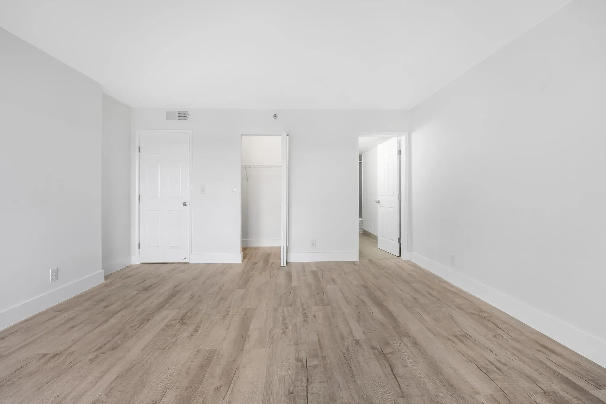 2200 S Cypress Bend Dr, #805