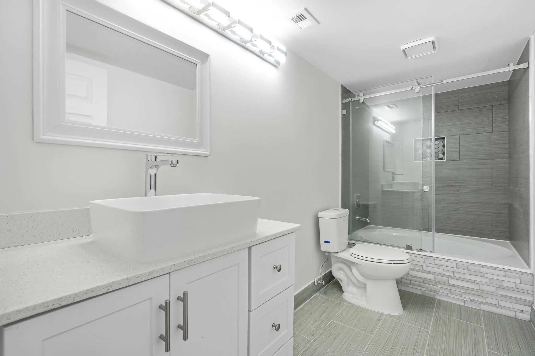 2200 S Cypress Bend Dr, #805