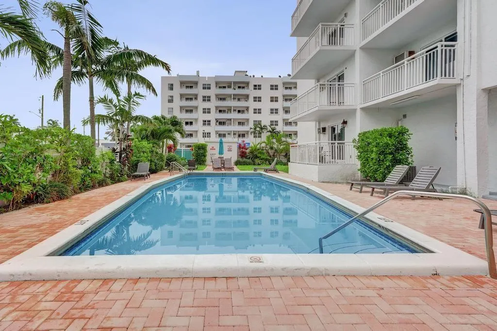 200 S Birch Rd, #305