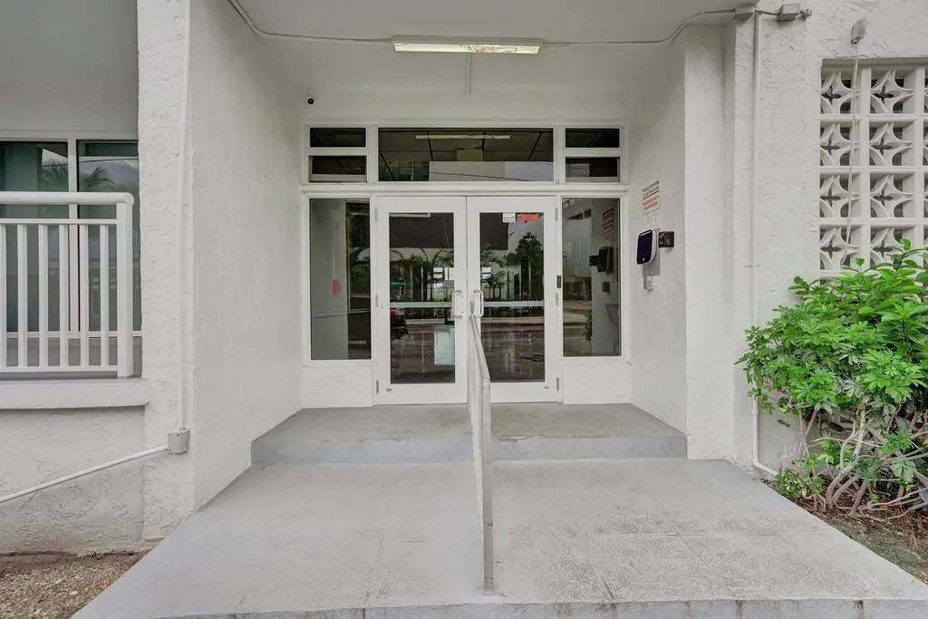 200 S Birch Rd, #305