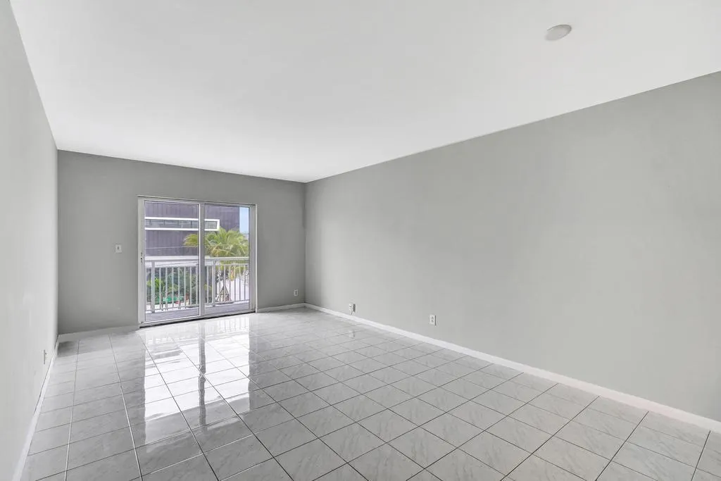 200 S Birch Rd, #305