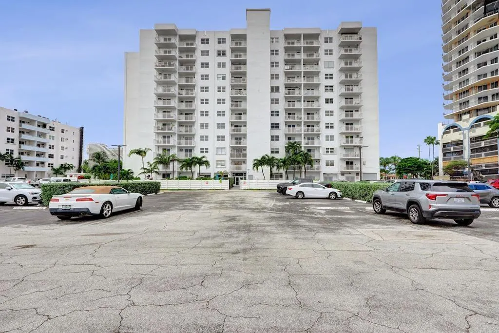 200 S Birch Rd, #305