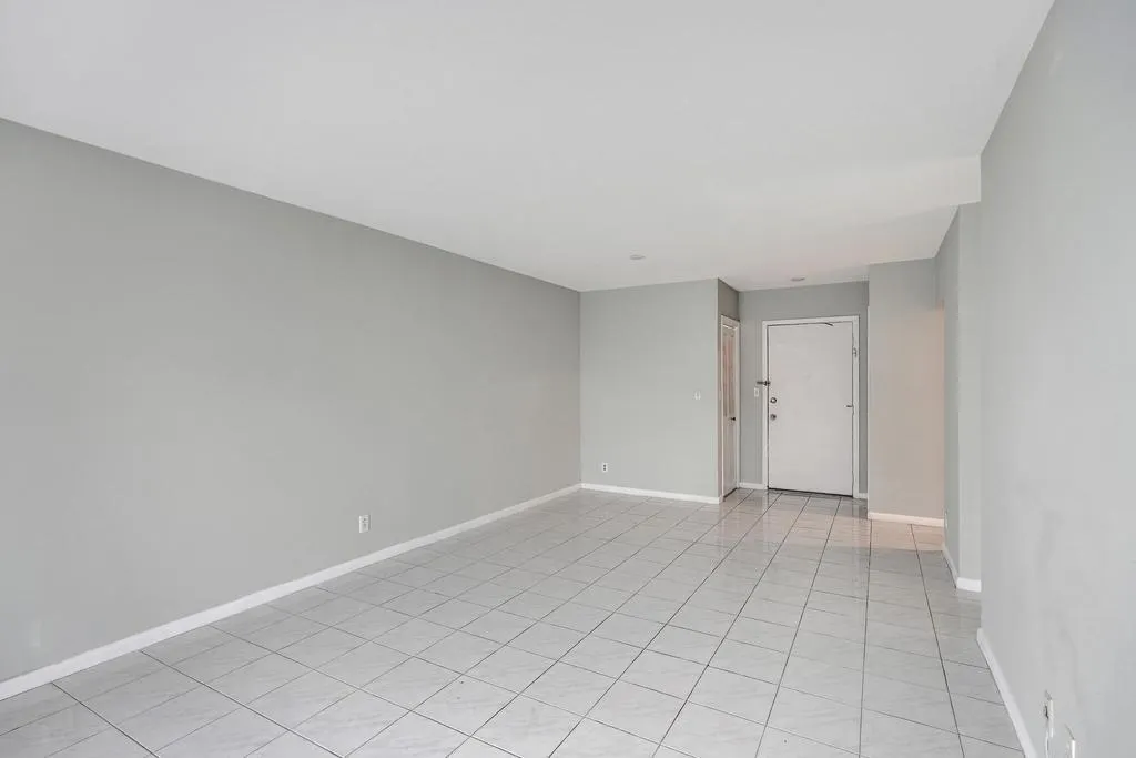 200 S Birch Rd, #305
