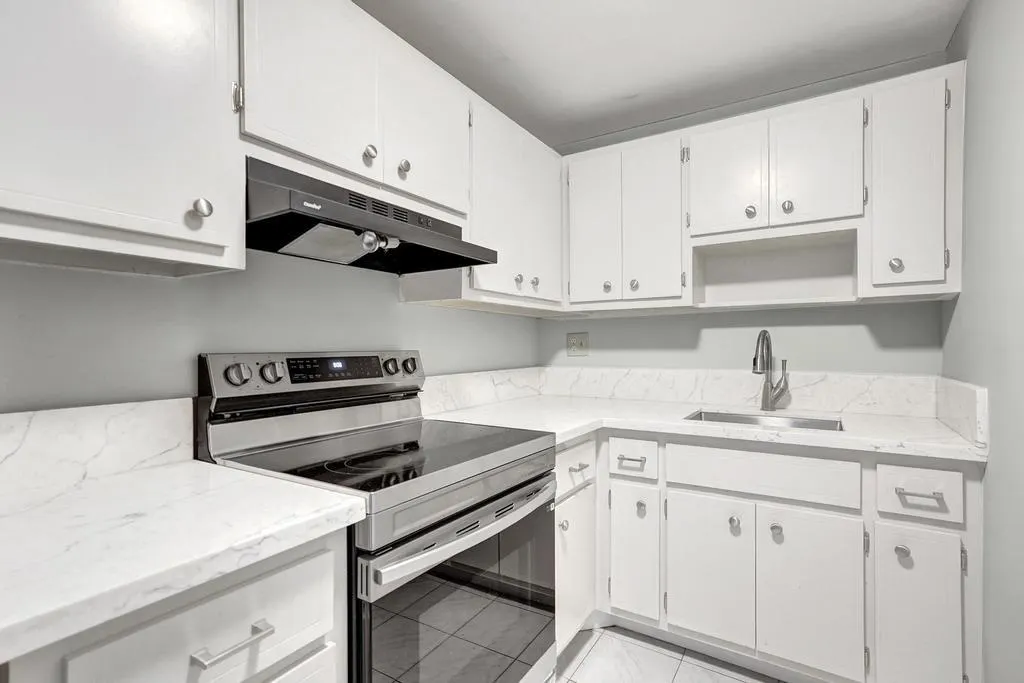 200 S Birch Rd, #305