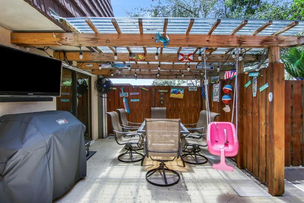 730 7th Ln