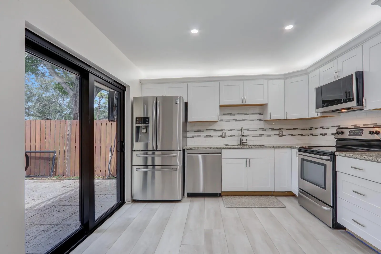 730 7th Ln