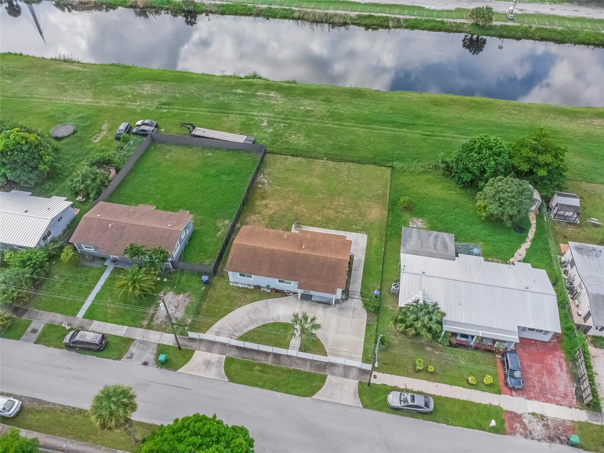 2360 NW 204