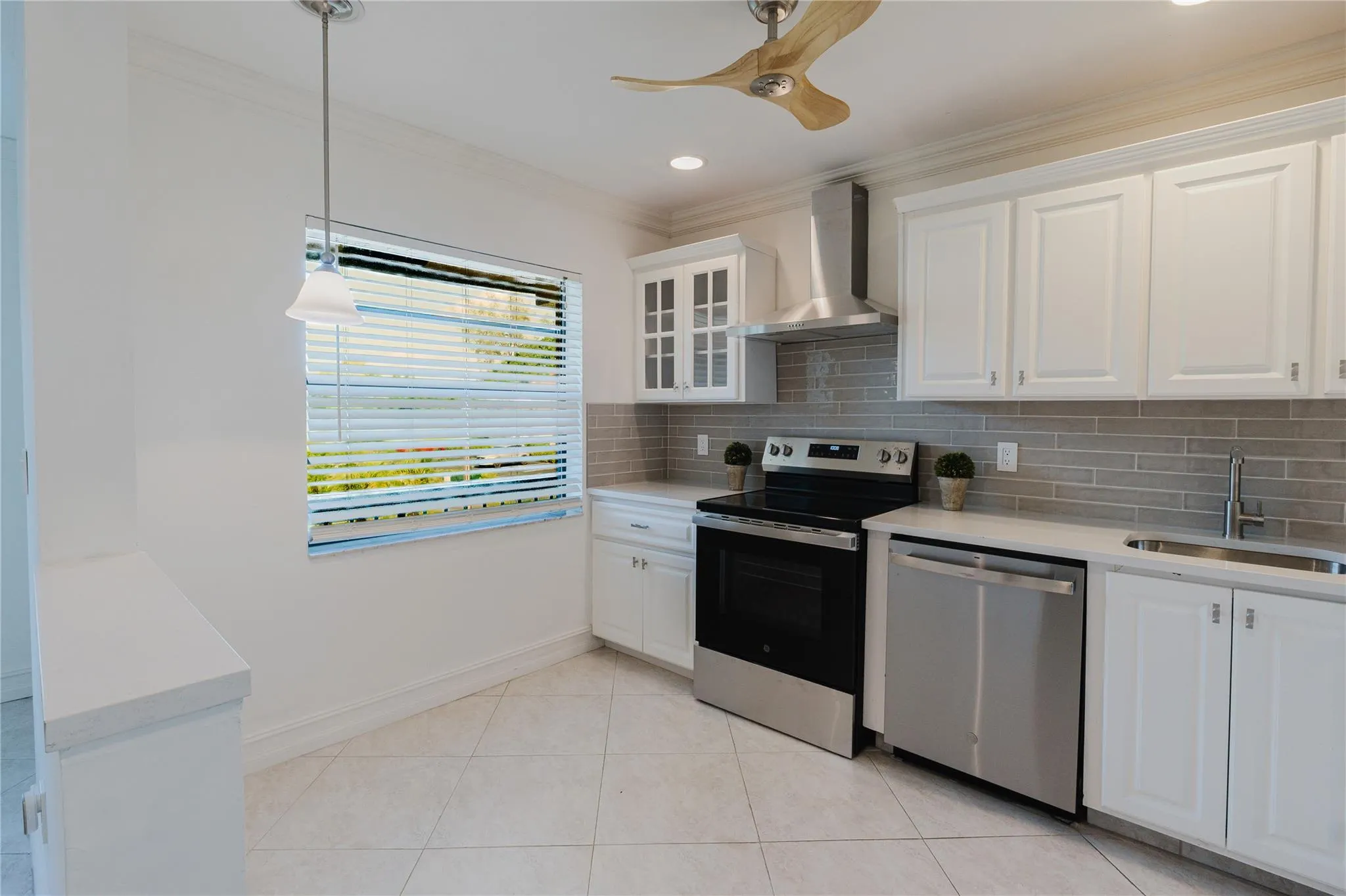 9277 Vista Del Lago, #39B