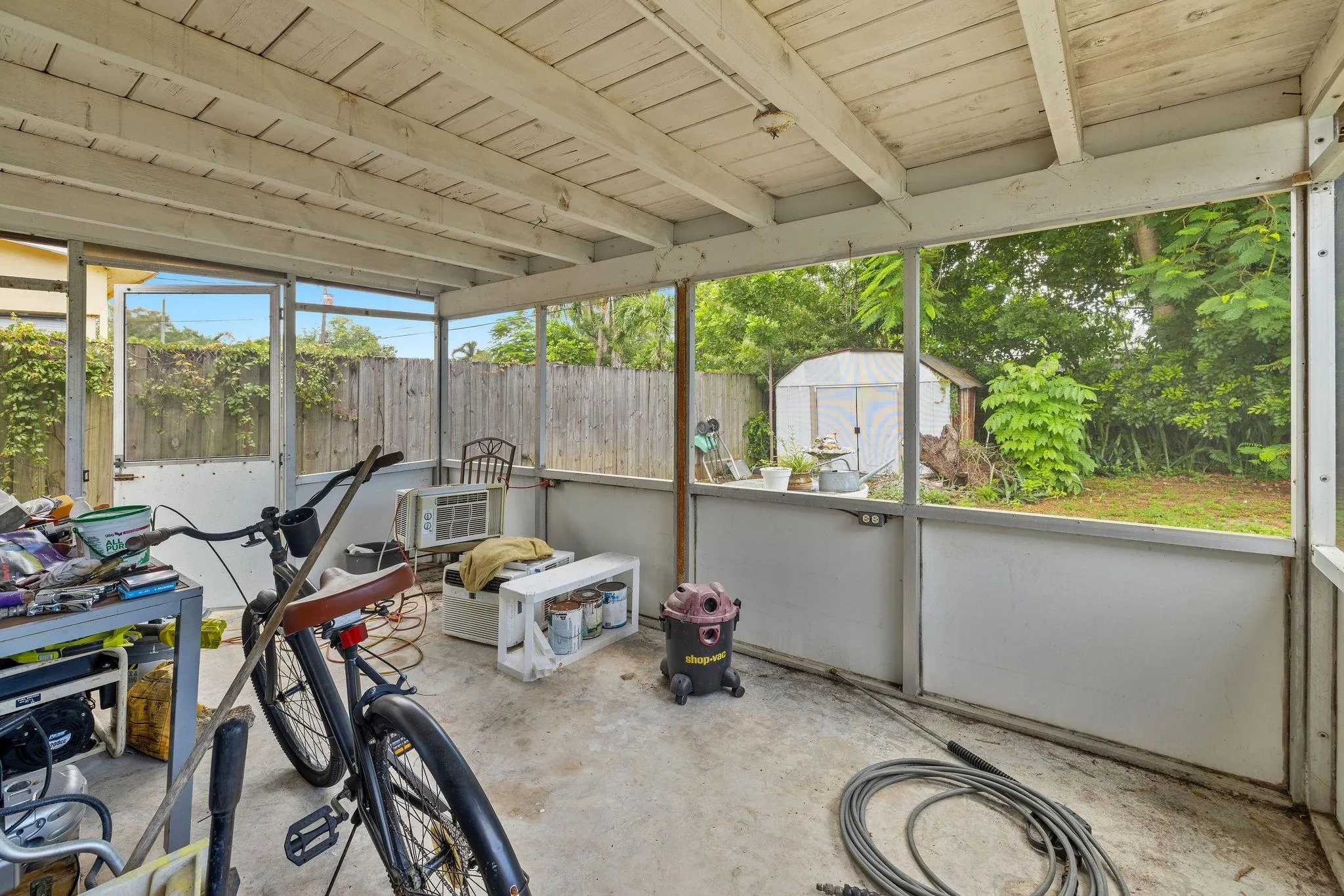 5348 NE 1st Ter