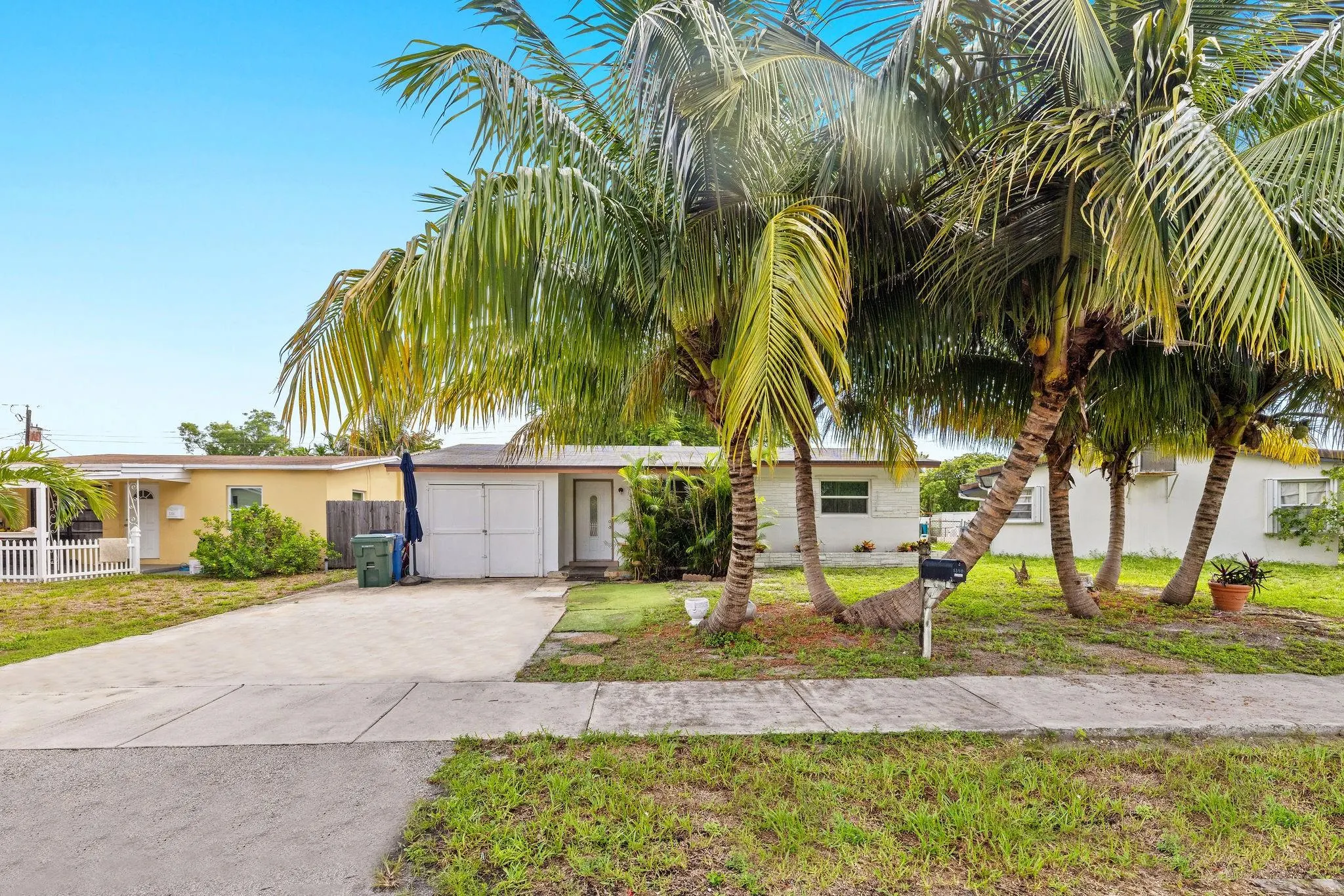 5348 NE 1st Ter