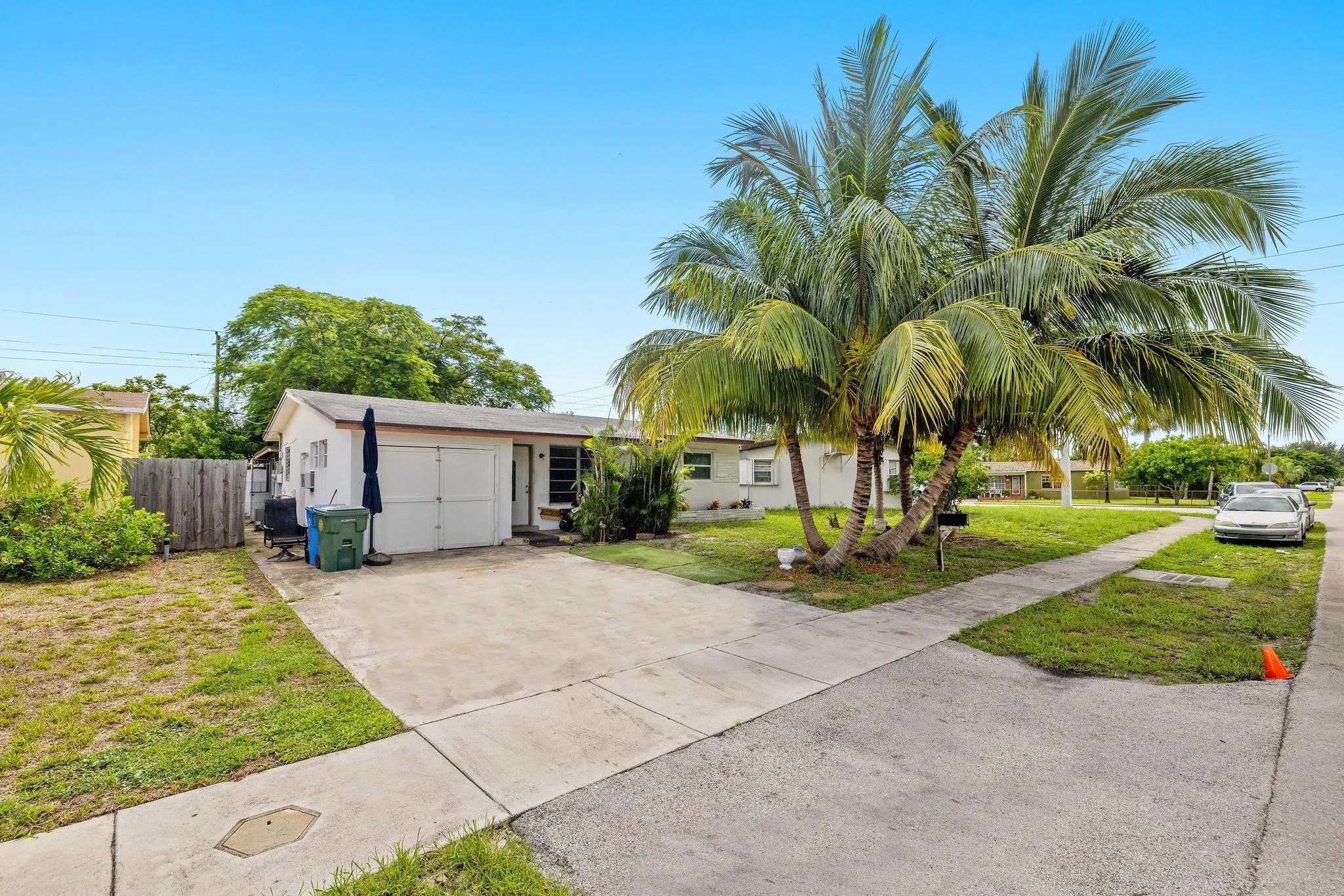 5348 NE 1st Ter