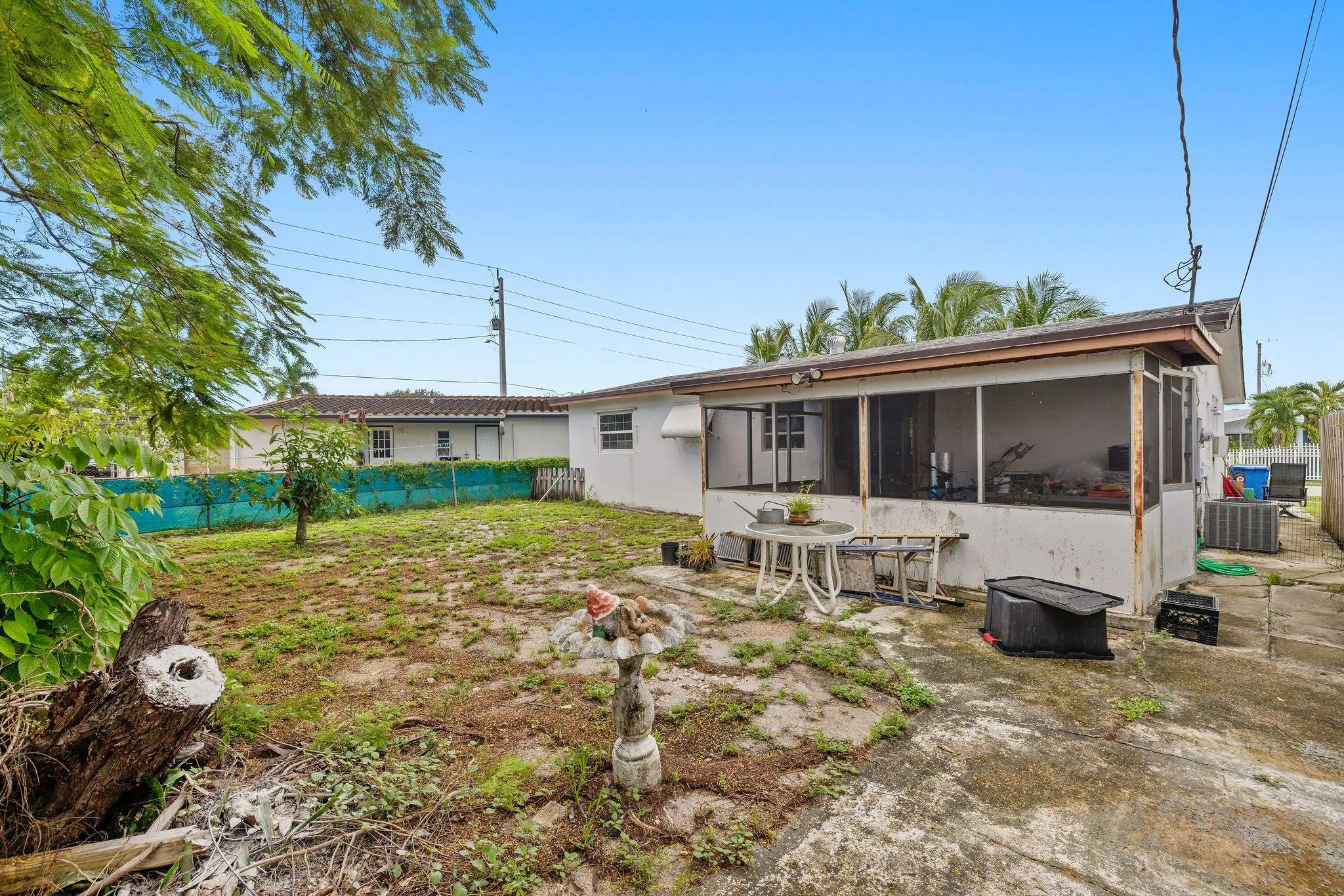 5348 NE 1st Ter