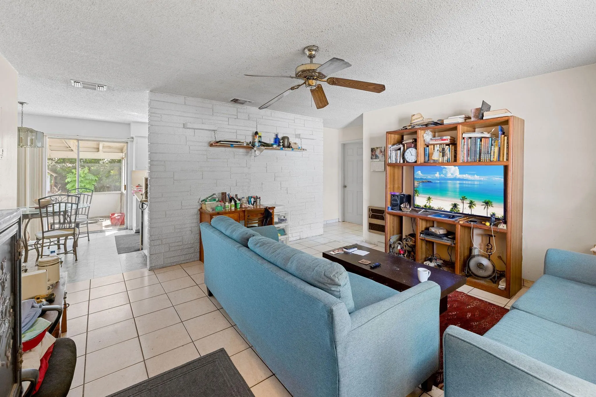 5348 NE 1st Ter