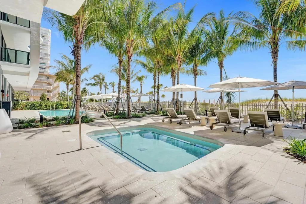 900 N Ocean Blvd., #302
