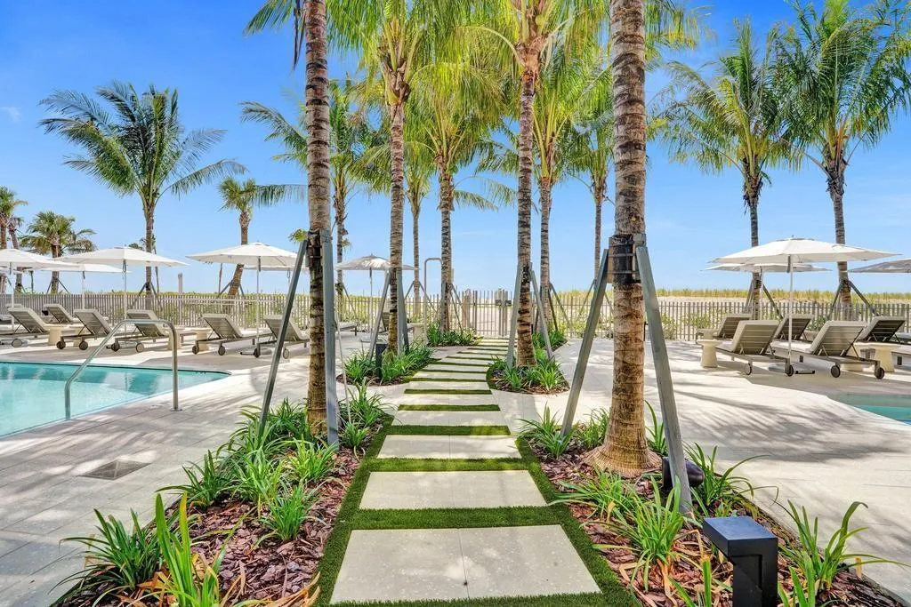 900 N Ocean Blvd., #302
