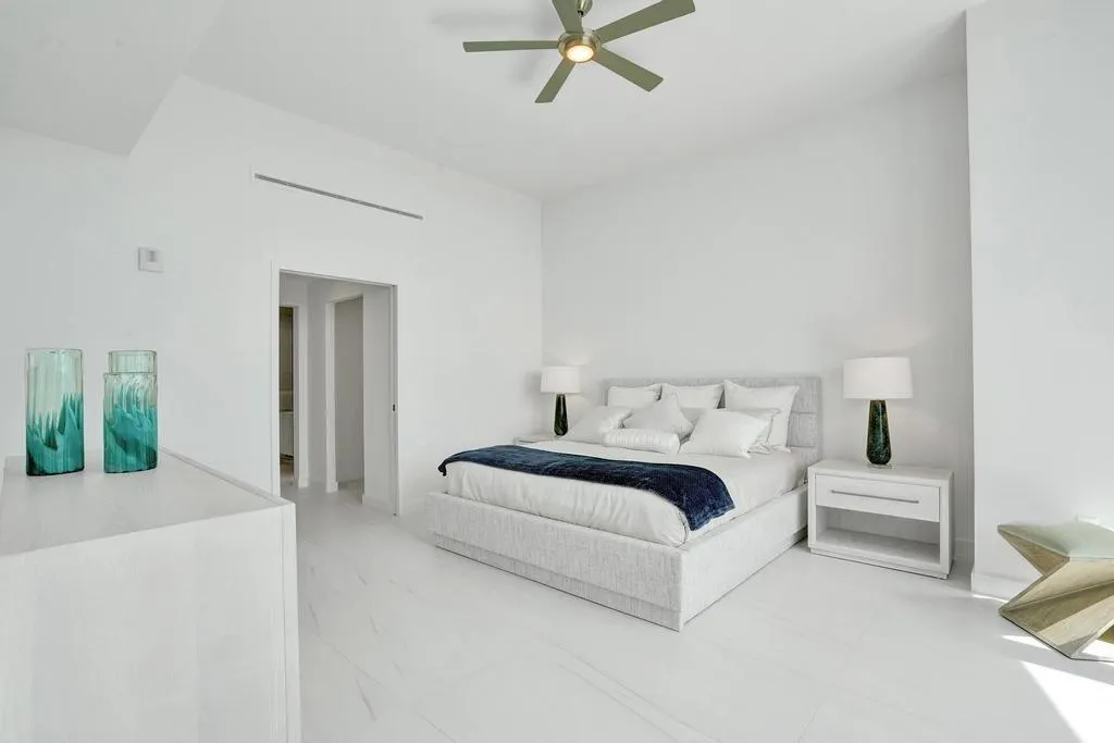 900 N Ocean Blvd., #302