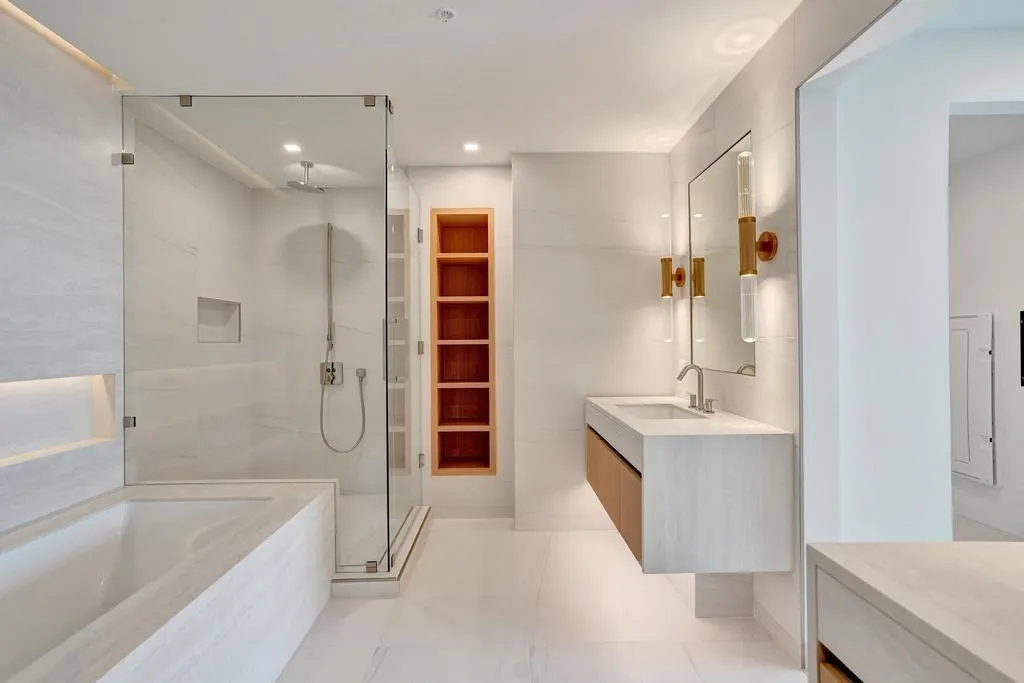 900 N Ocean Blvd., #302