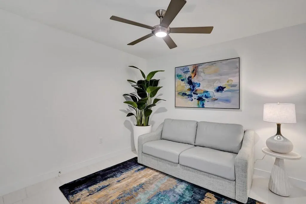 900 N Ocean Blvd., #302