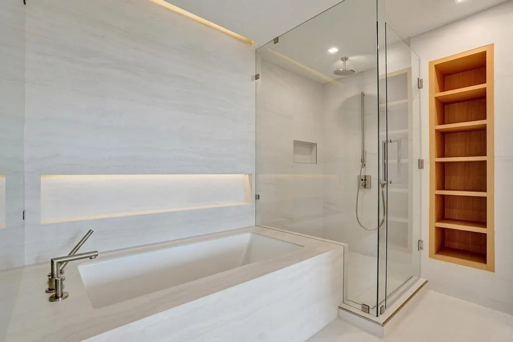 900 N Ocean Blvd., #302