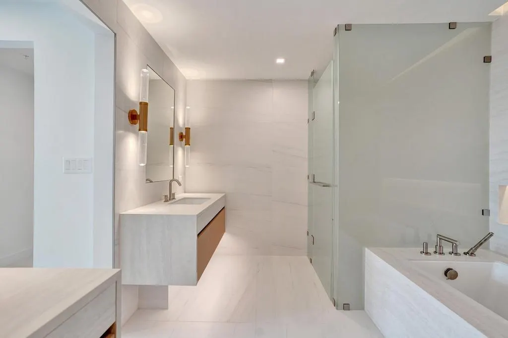 900 N Ocean Blvd., #302