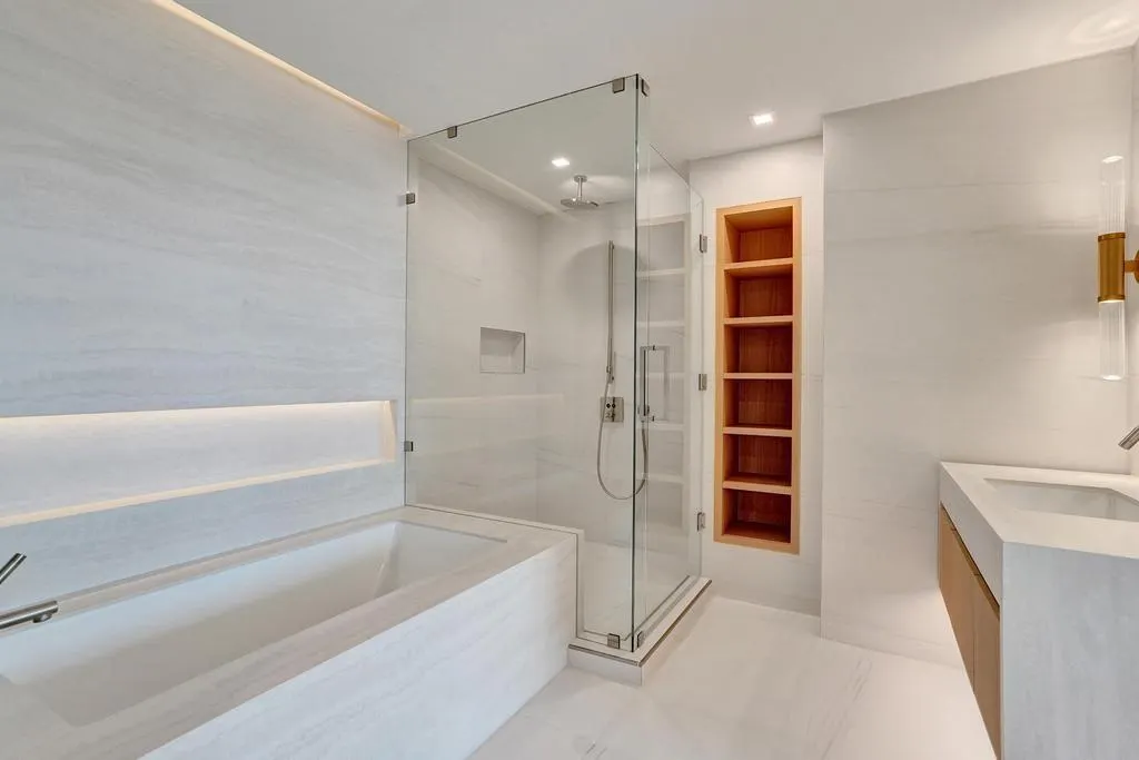 900 N Ocean Blvd., #302