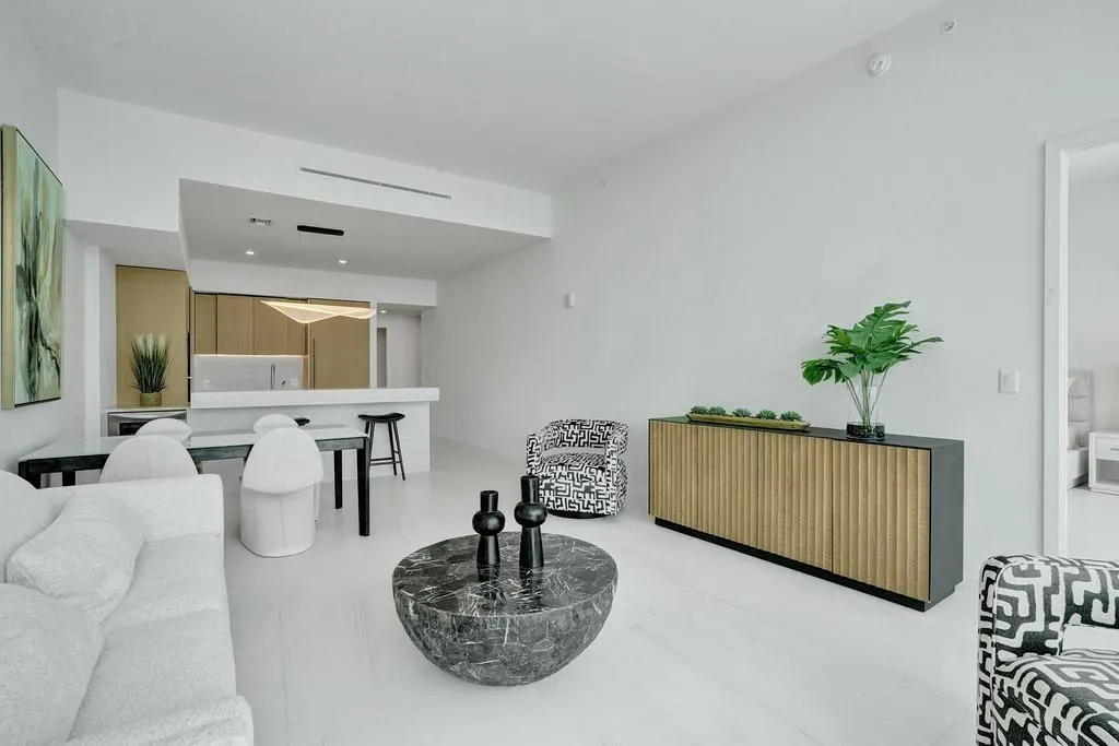 900 N Ocean Blvd., #302