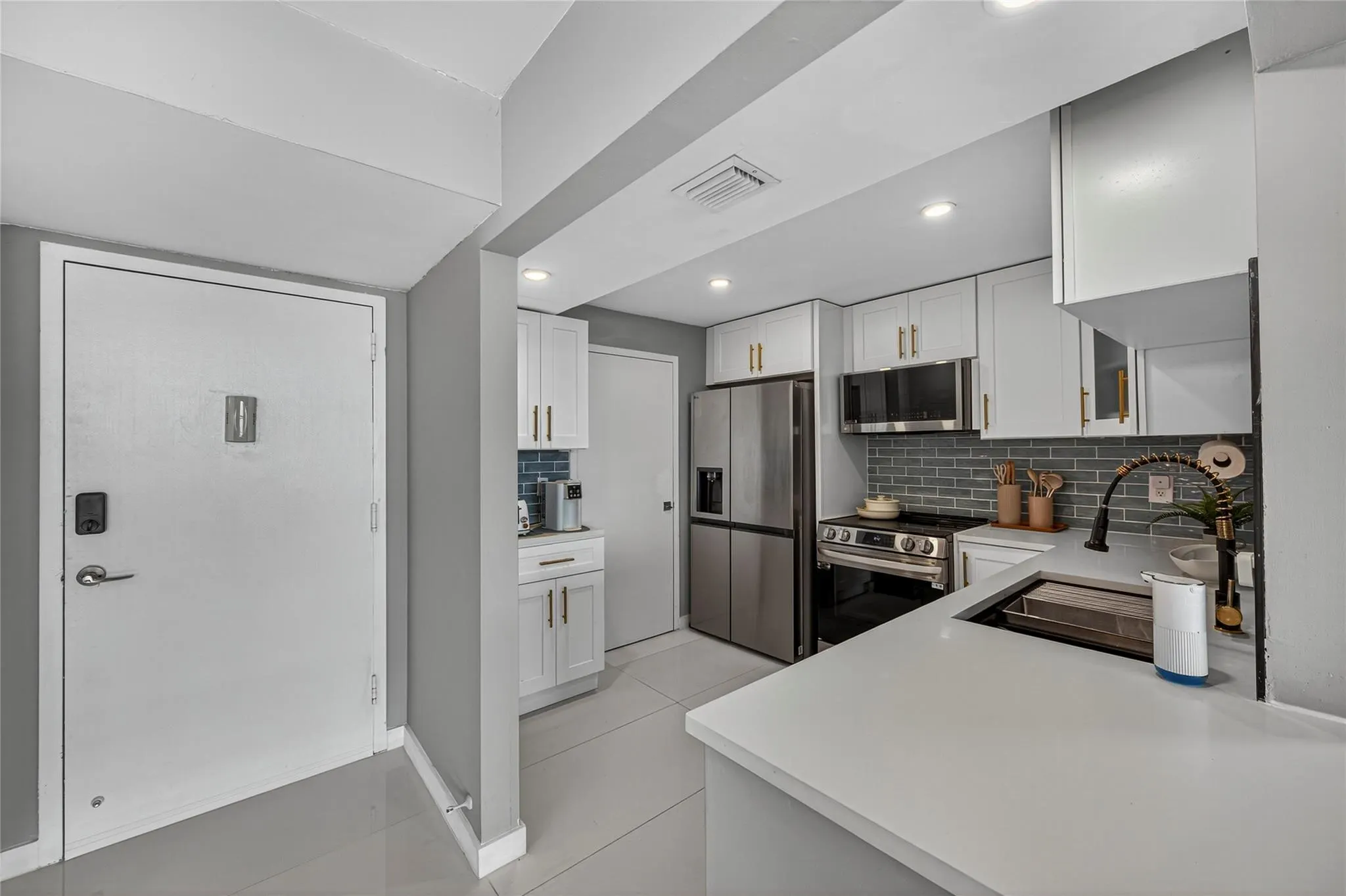 1160 N Federal Hwy, #1022