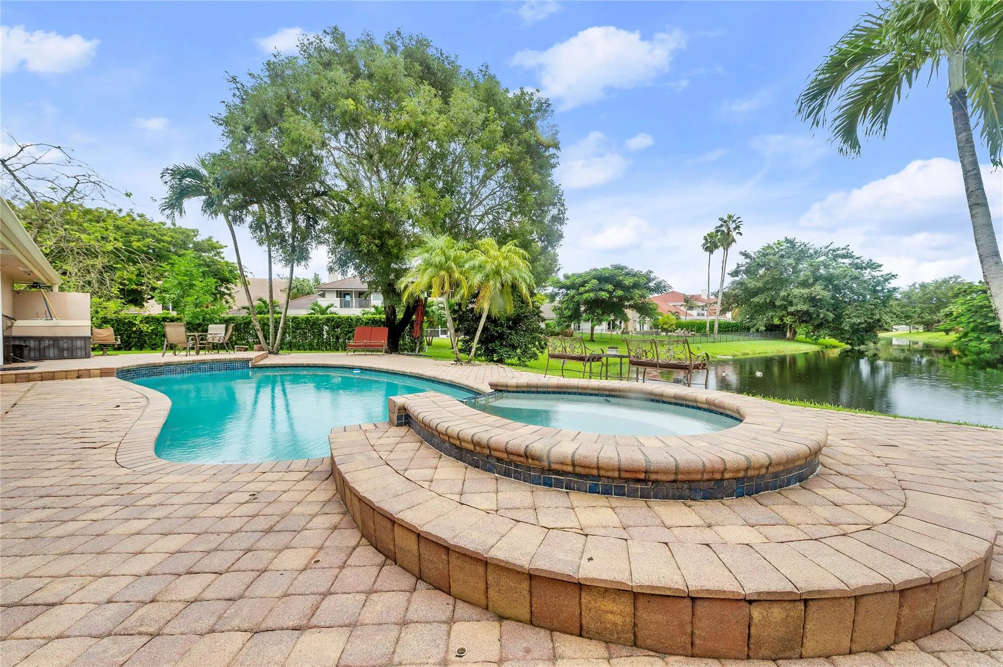 10111 Vestal Ct