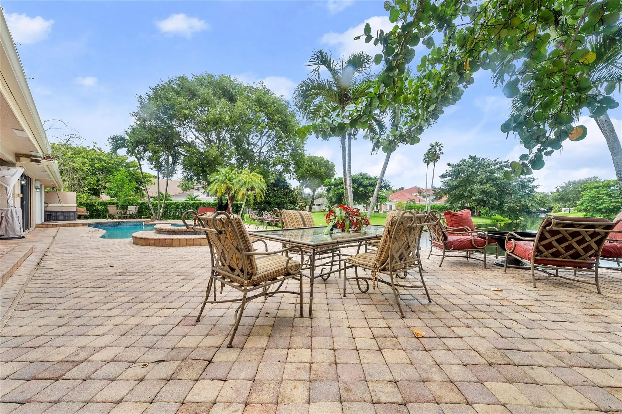 10111 Vestal Ct