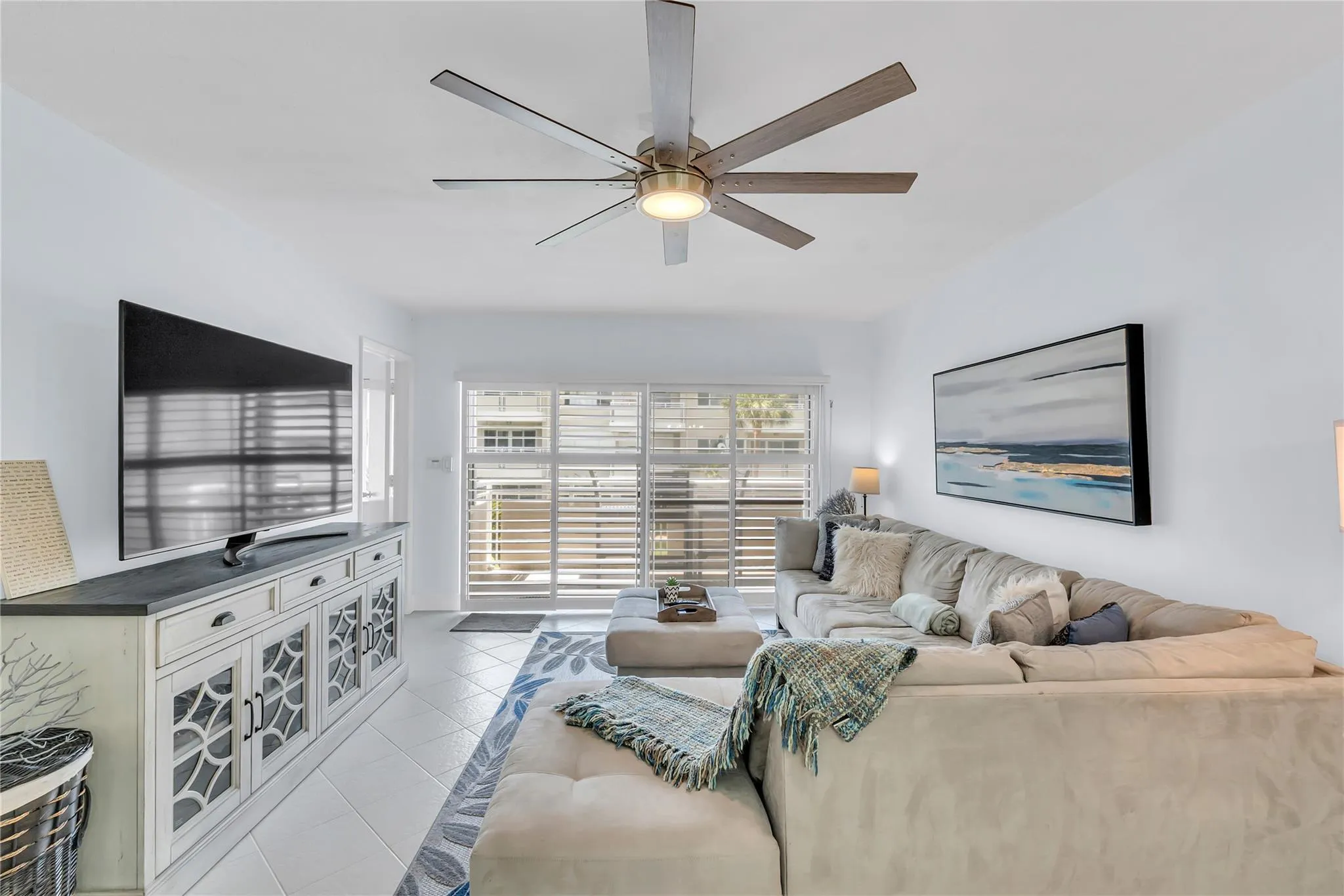 1198 Hillsboro Mile, #212