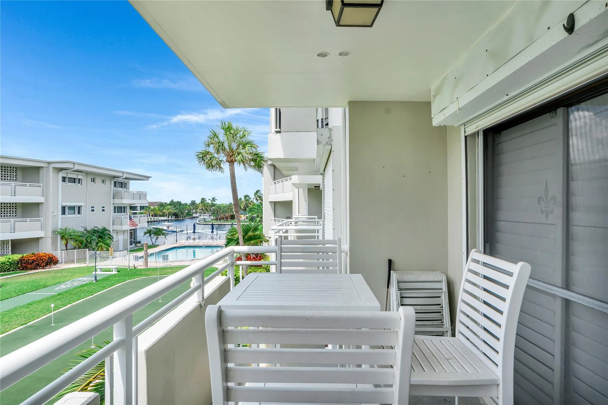 1198 Hillsboro Mile, #212