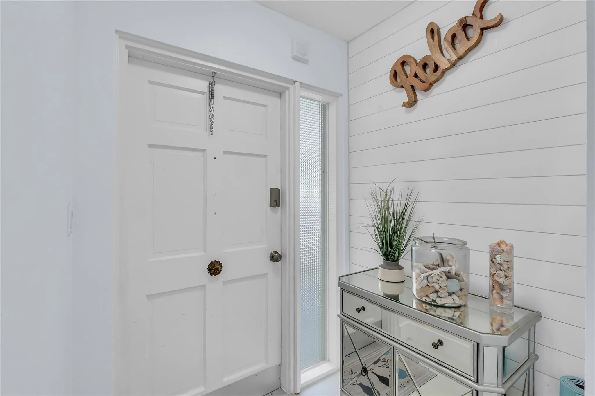 1198 Hillsboro Mile, #212