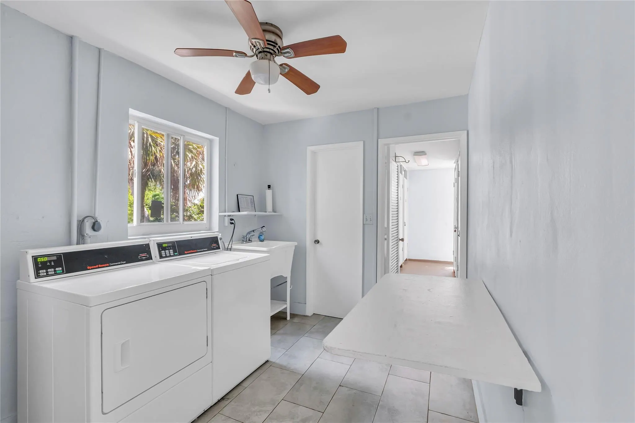 1198 Hillsboro Mile, #212