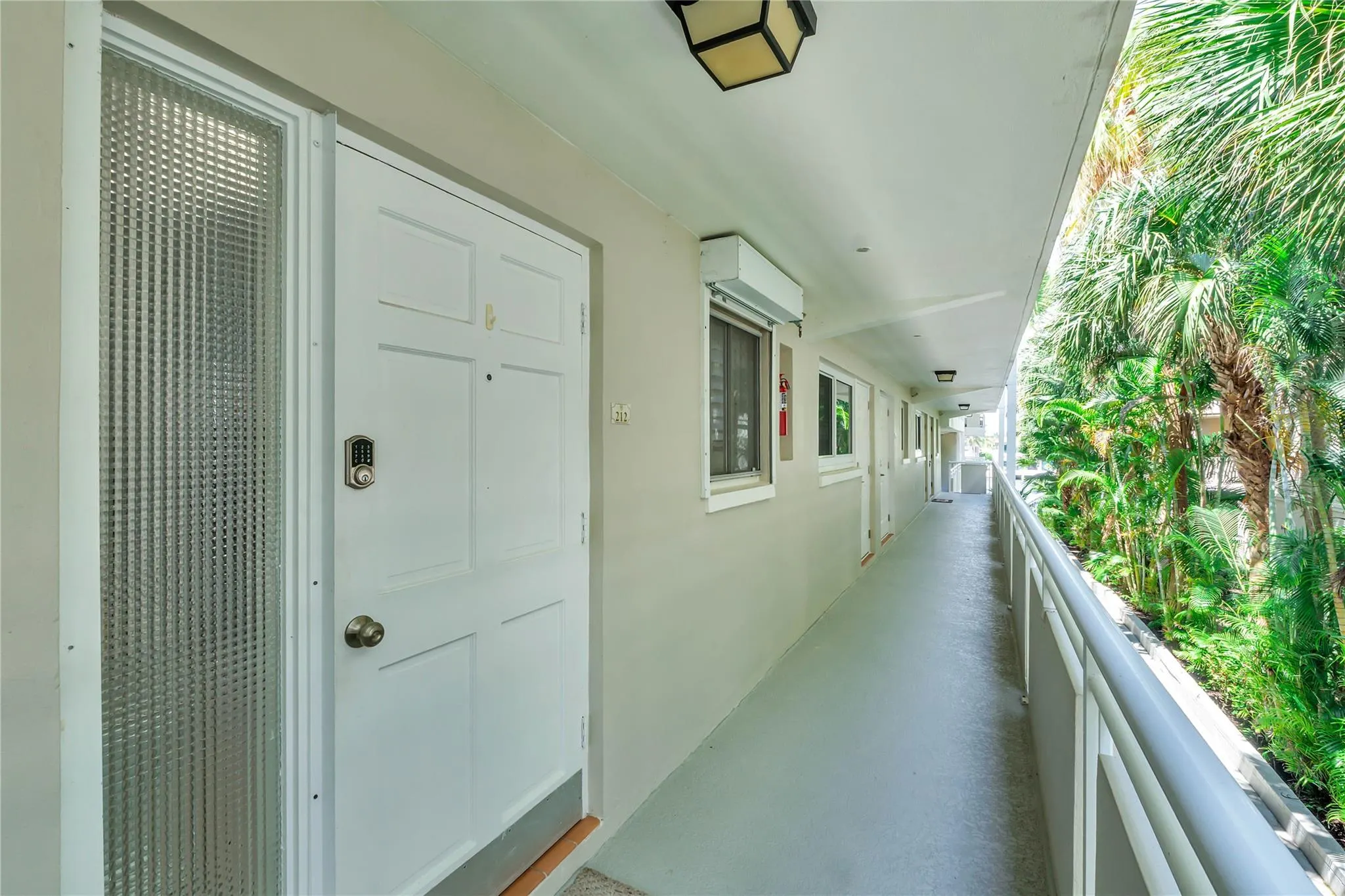1198 Hillsboro Mile, #212