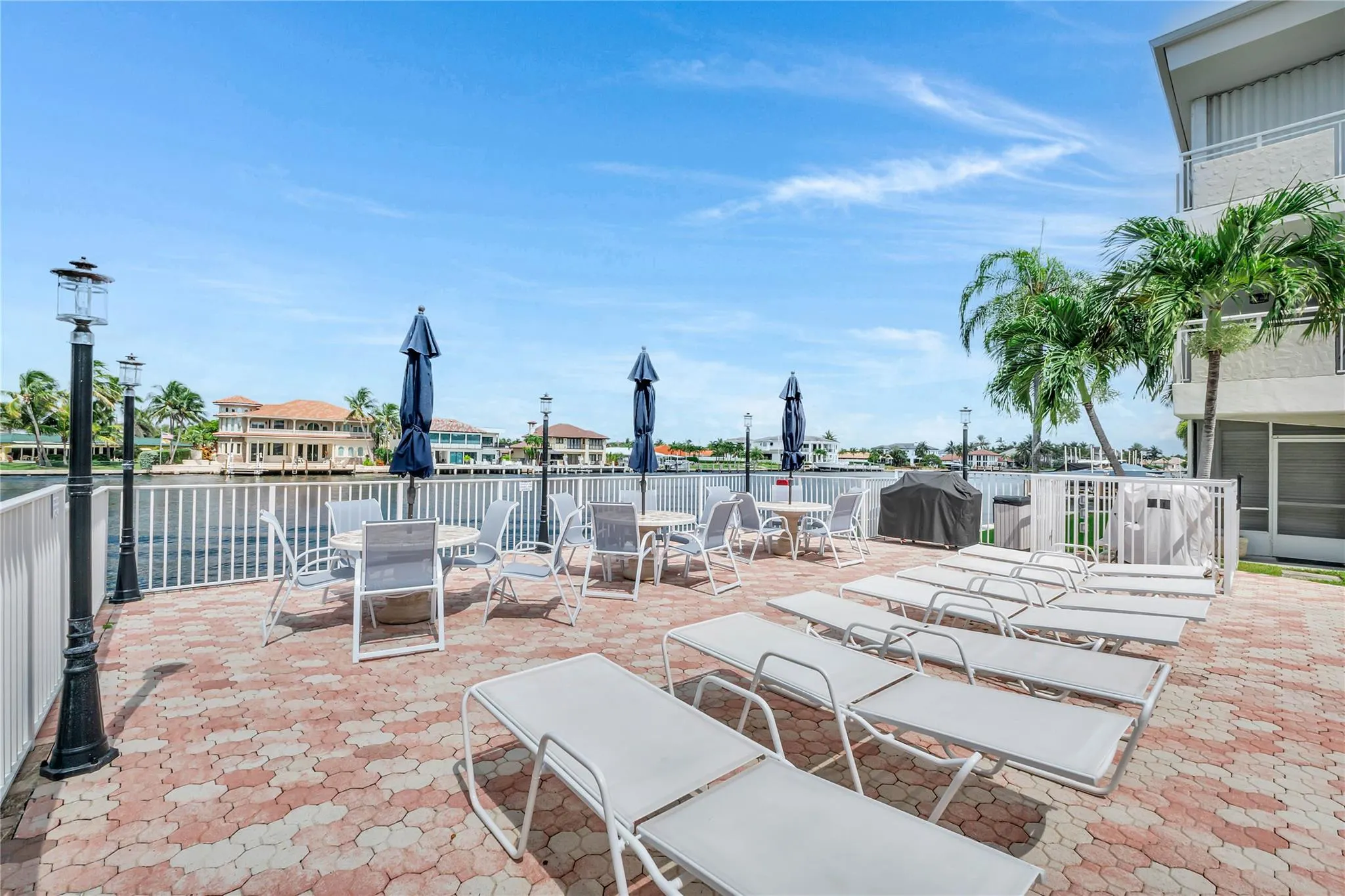 1198 Hillsboro Mile, #212