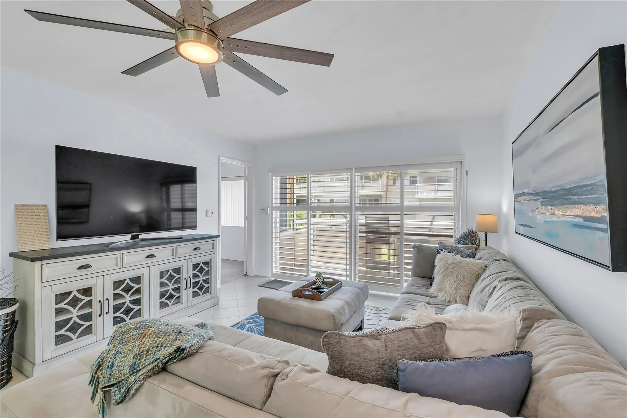 1198 Hillsboro Mile, #212