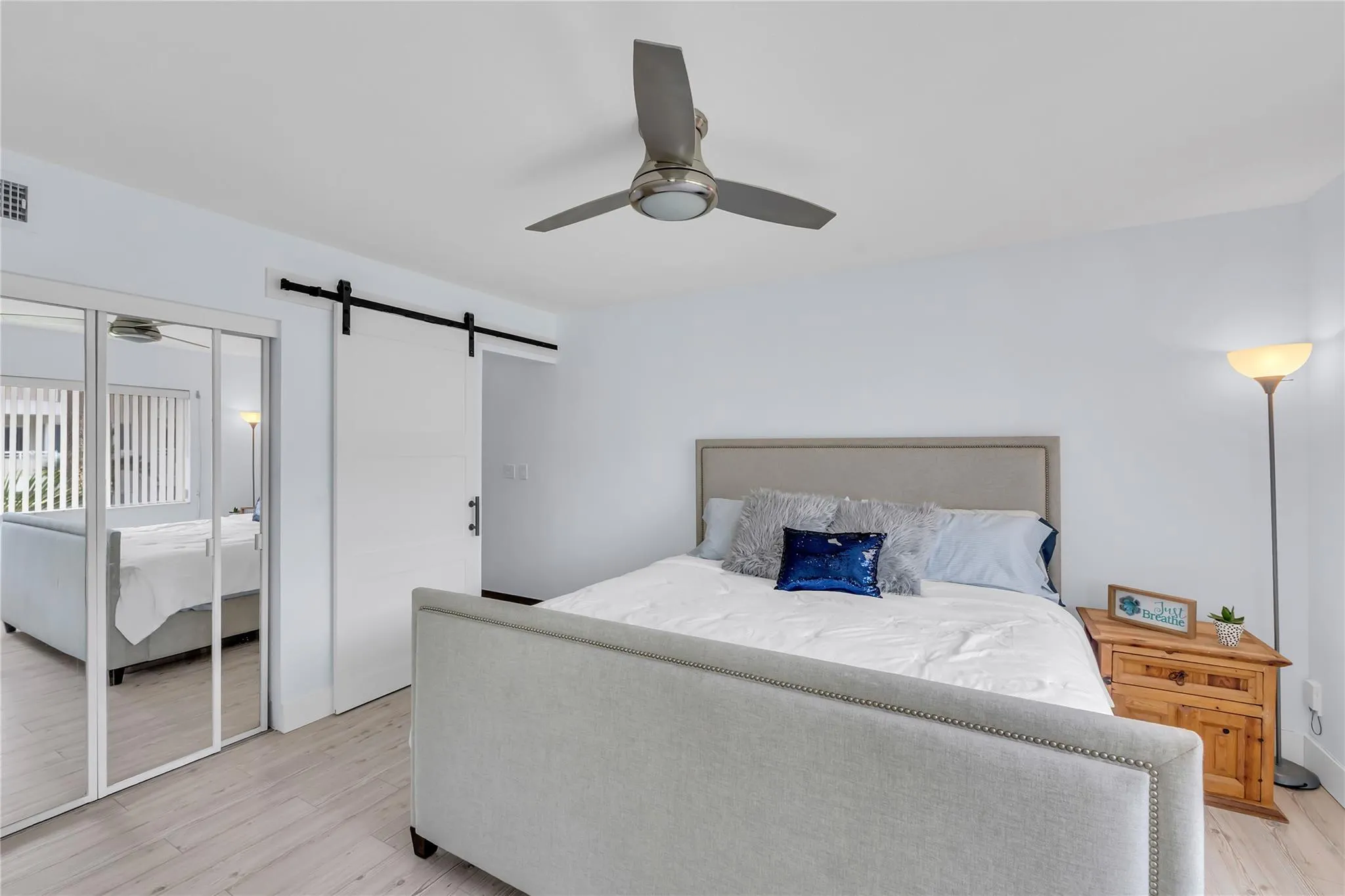 1198 Hillsboro Mile, #212