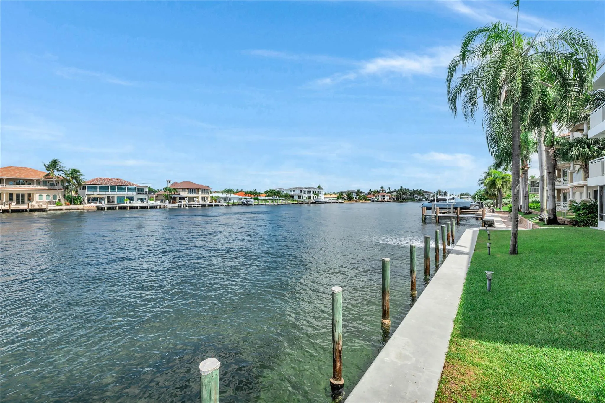 1198 Hillsboro Mile, #212