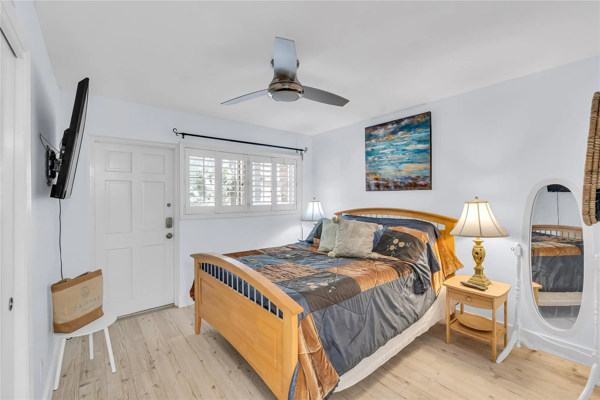 1198 Hillsboro Mile, #212