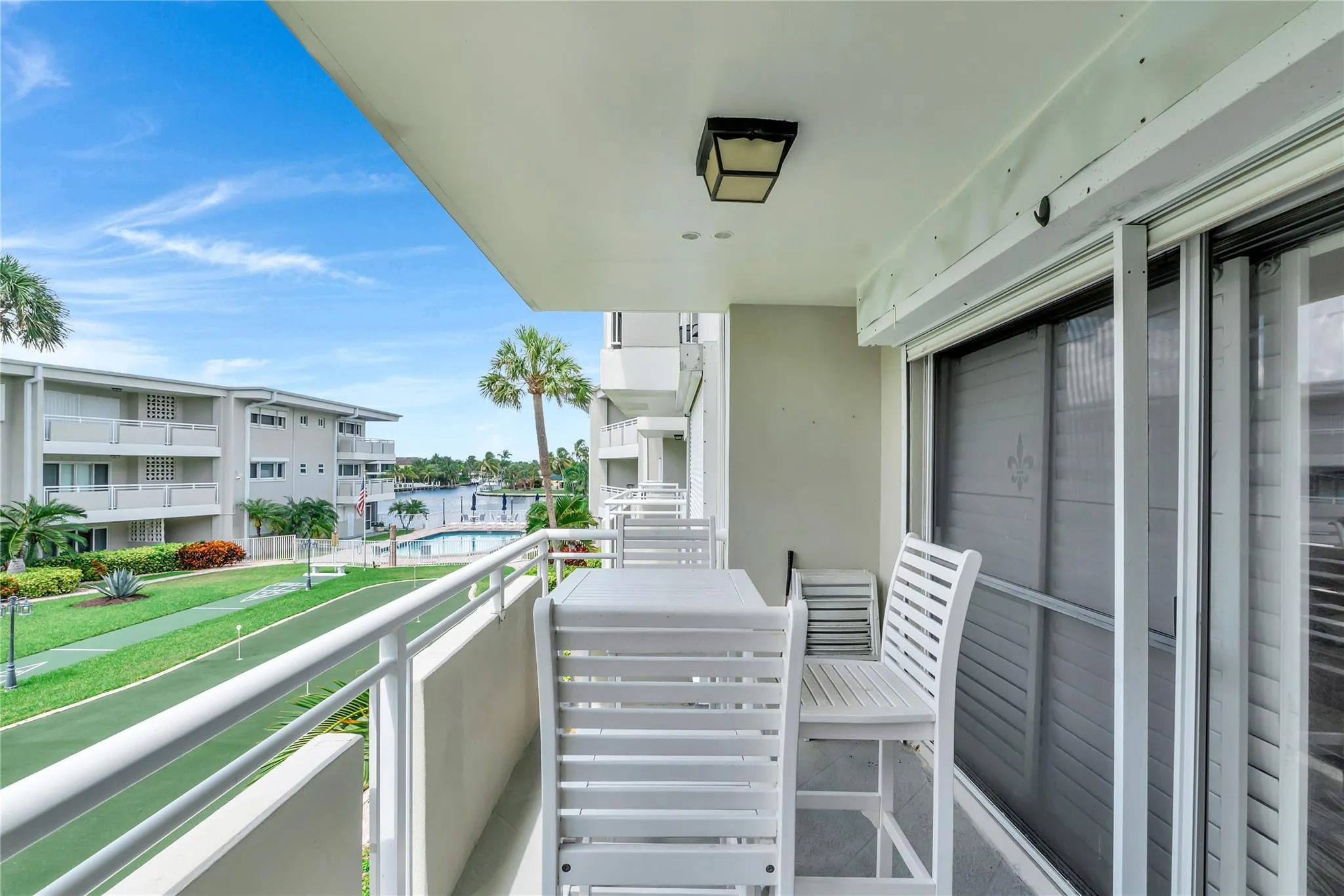 1198 Hillsboro Mile, #212