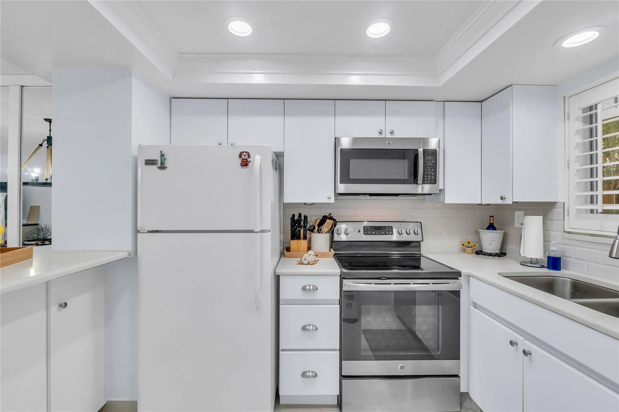 1198 Hillsboro Mile, #212