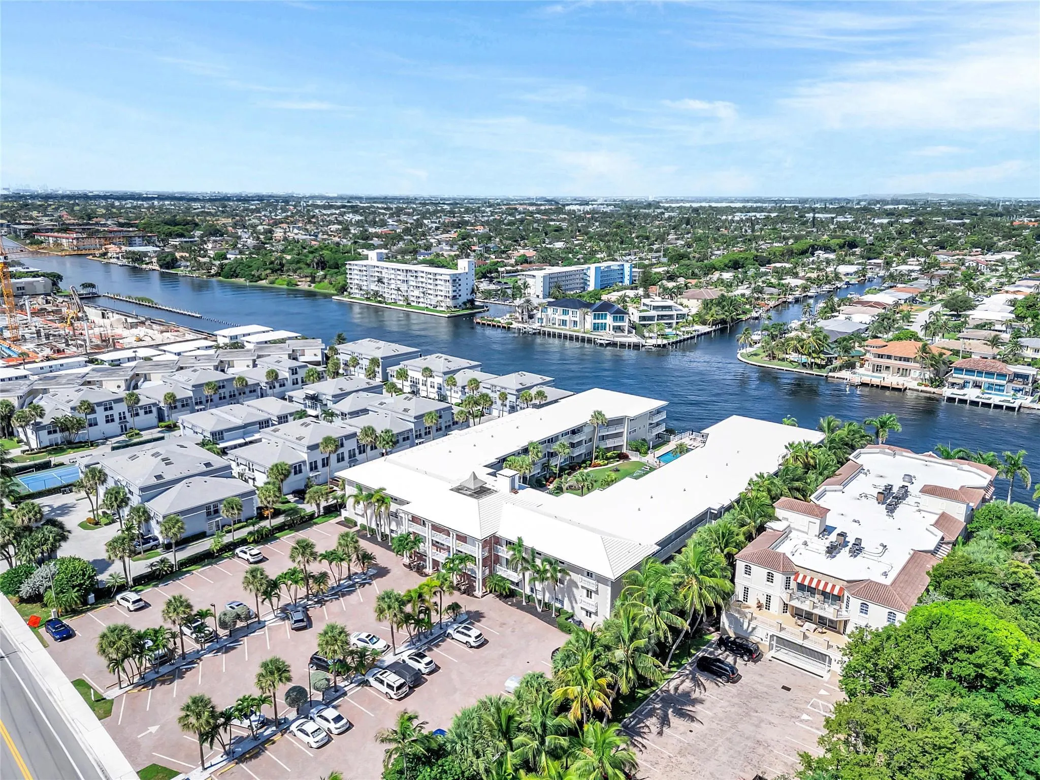 1198 Hillsboro Mile, #212