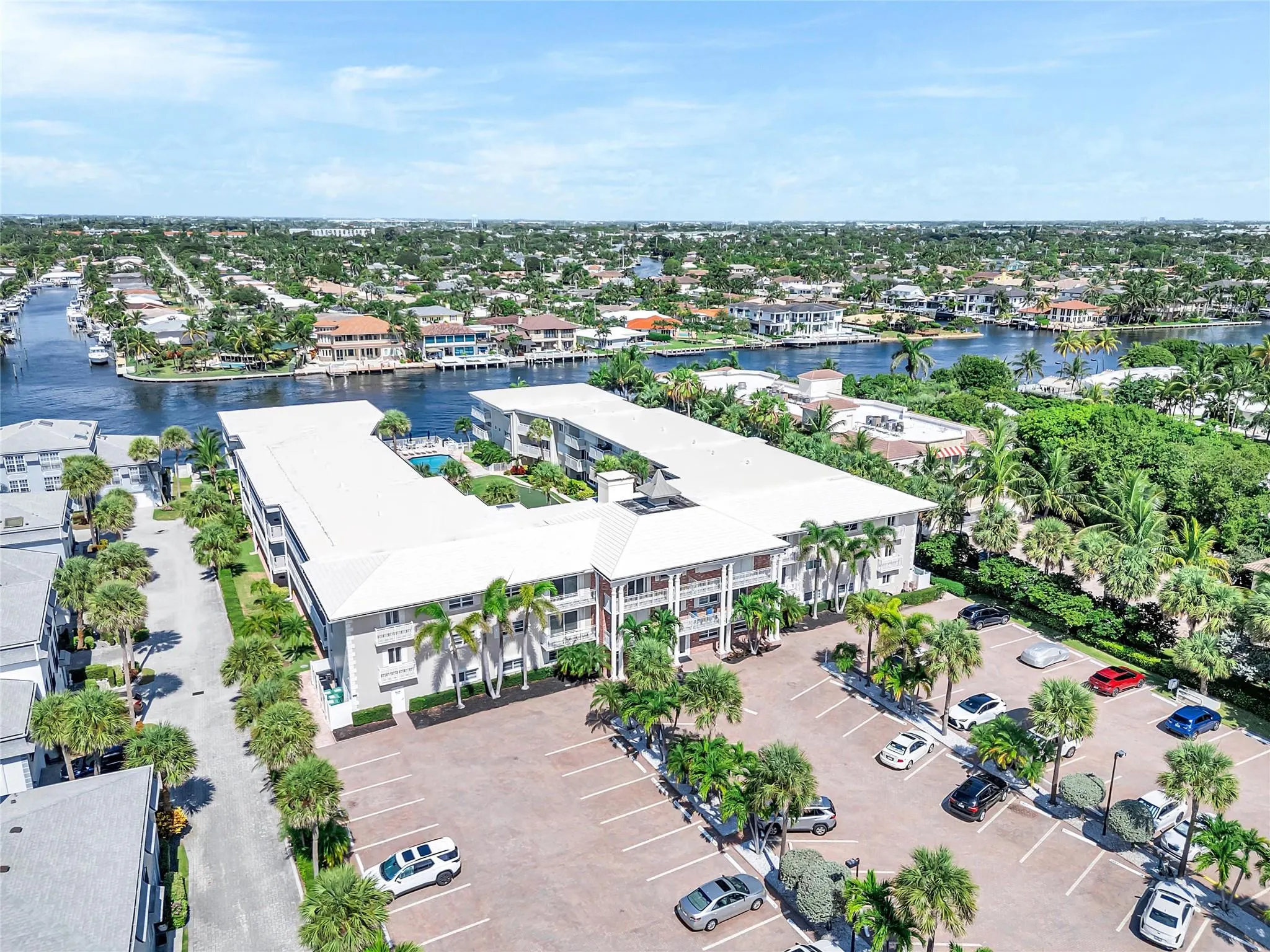 1198 Hillsboro Mile, #212