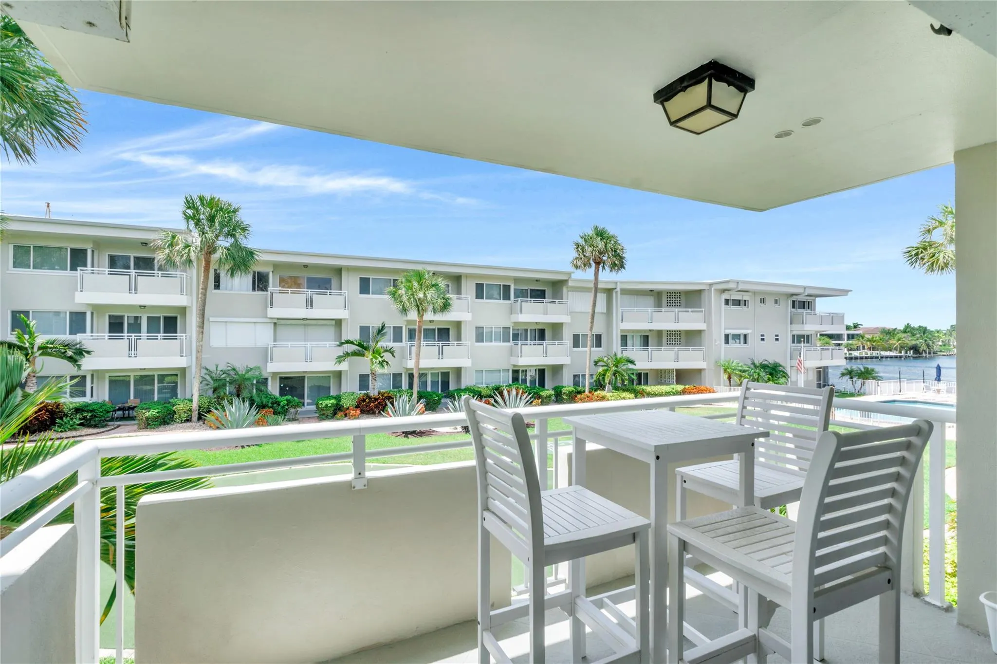 1198 Hillsboro Mile, #212