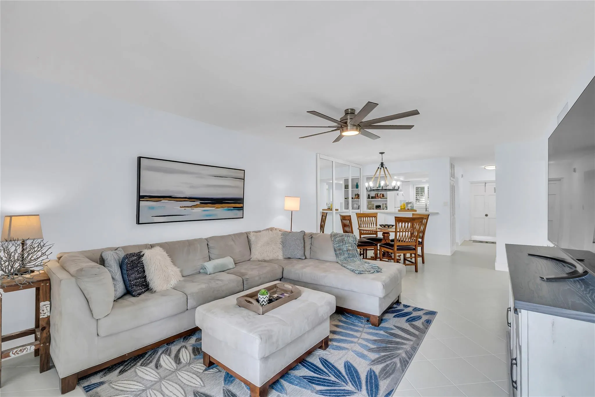 1198 Hillsboro Mile, #212