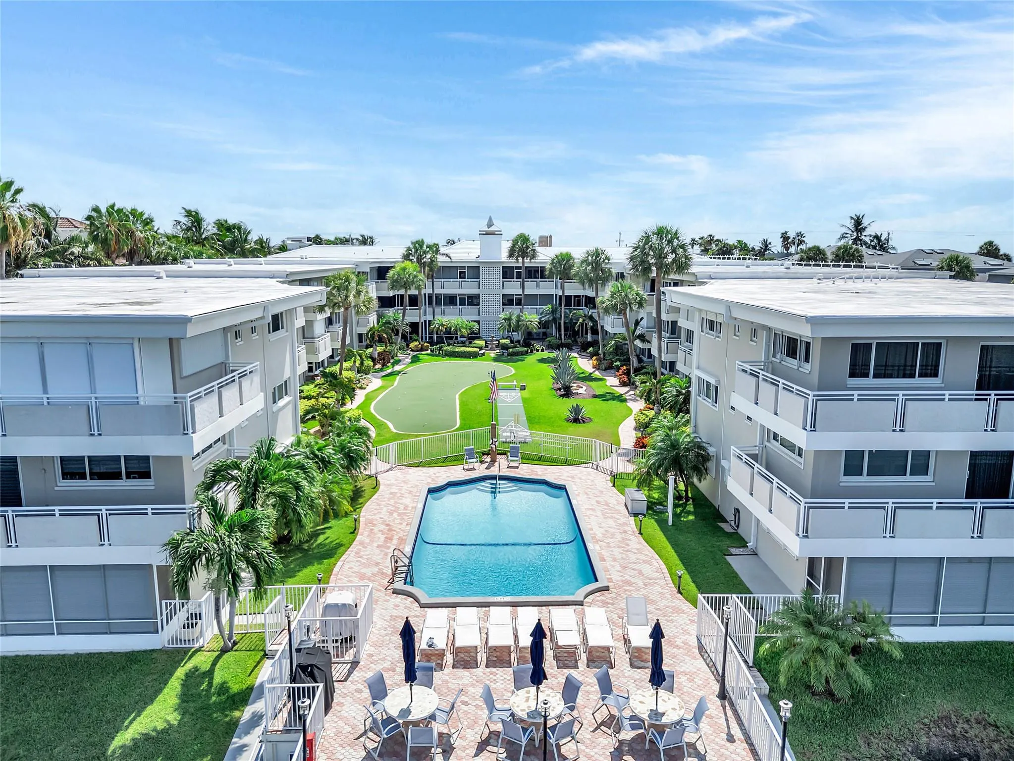 1198 Hillsboro Mile, #212