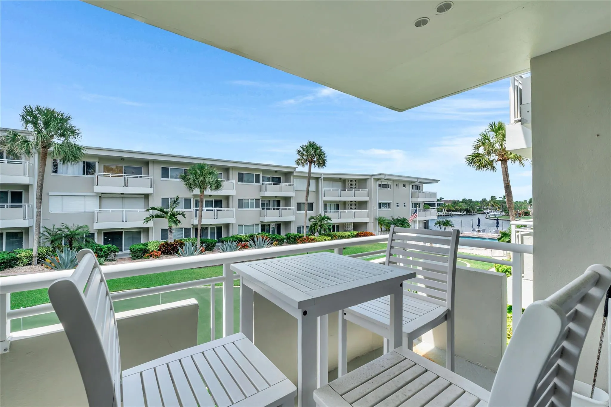 1198 Hillsboro Mile, #212