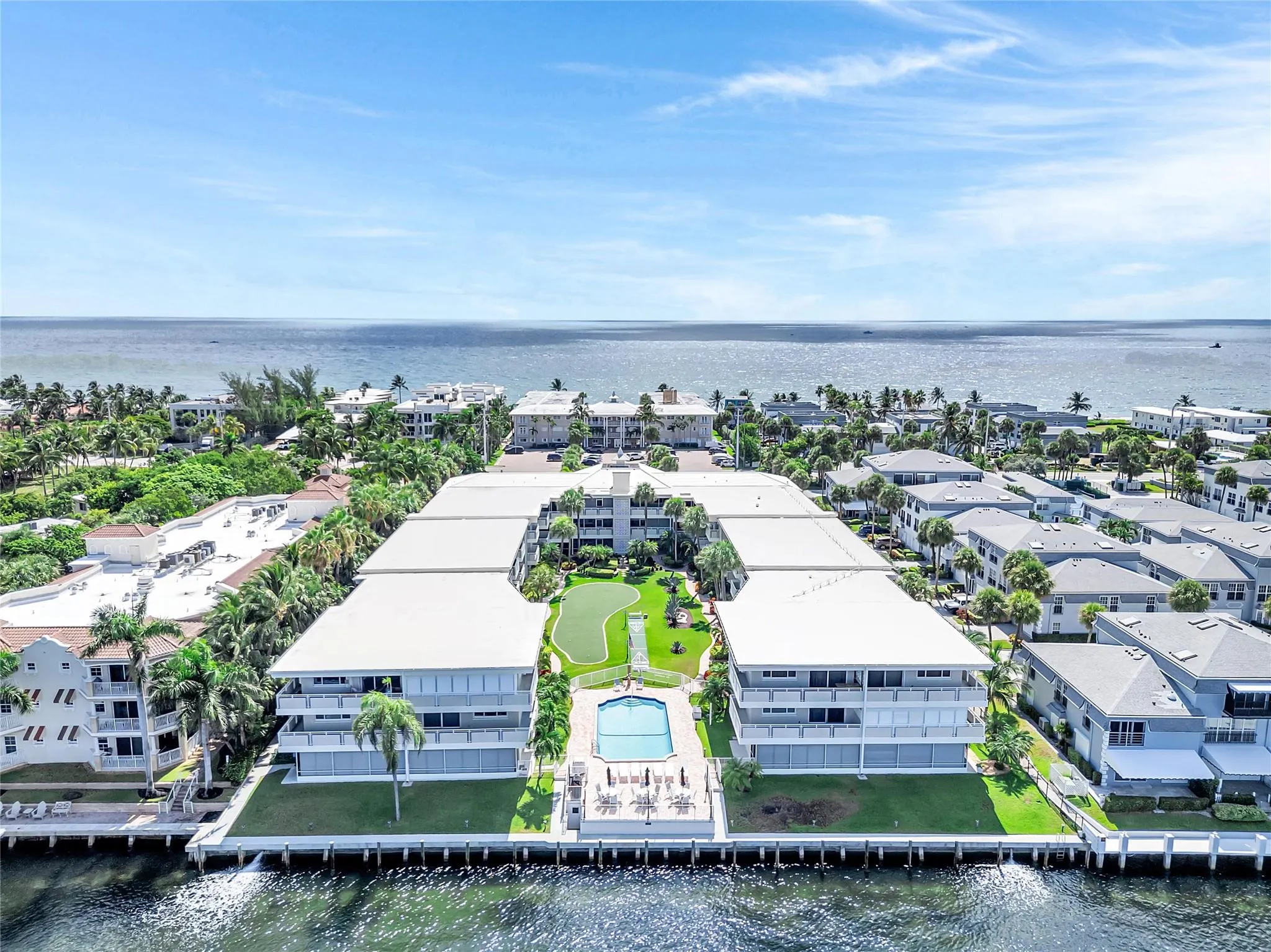 1198 Hillsboro Mile, #212