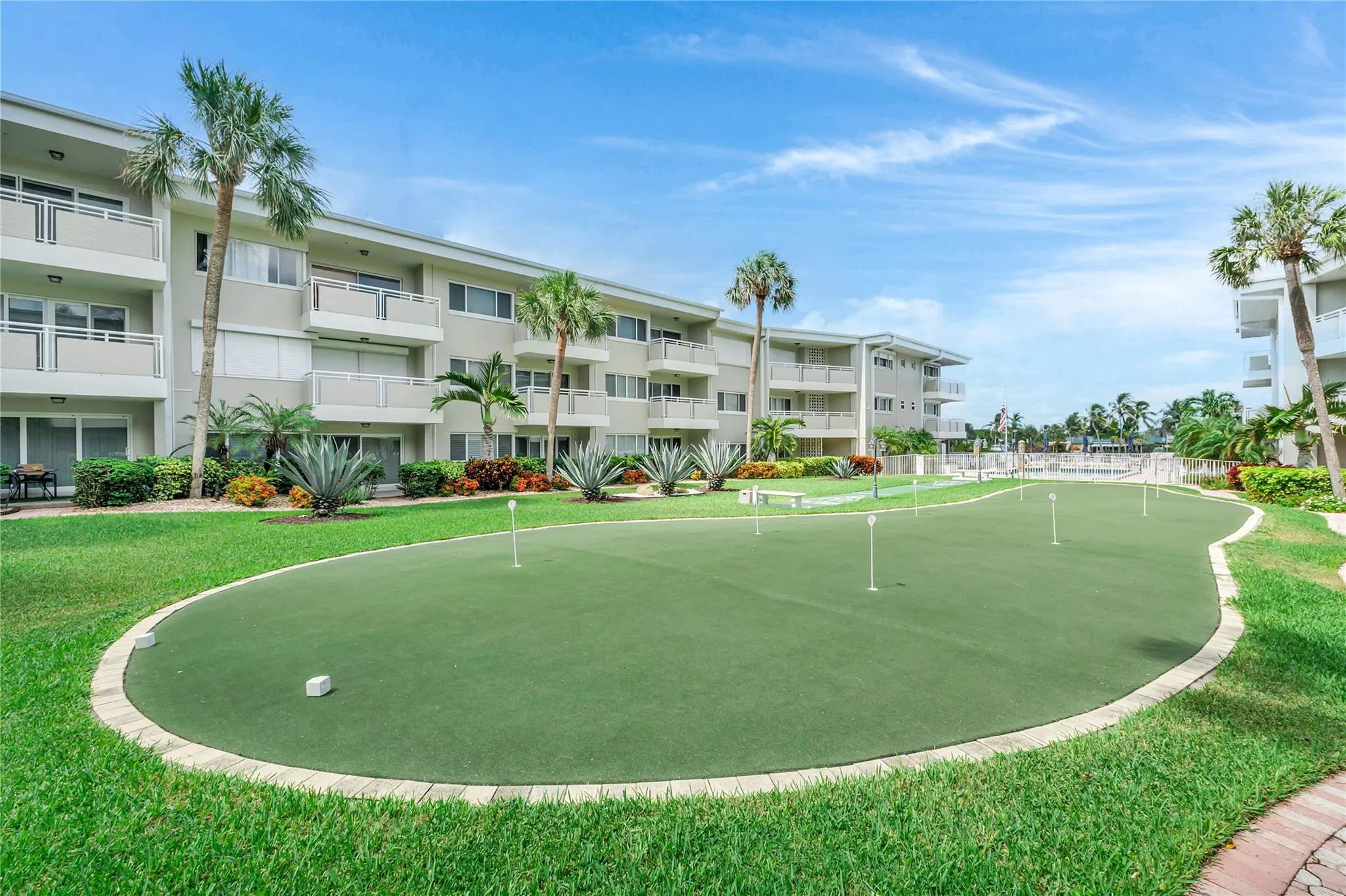 1198 Hillsboro Mile, #212