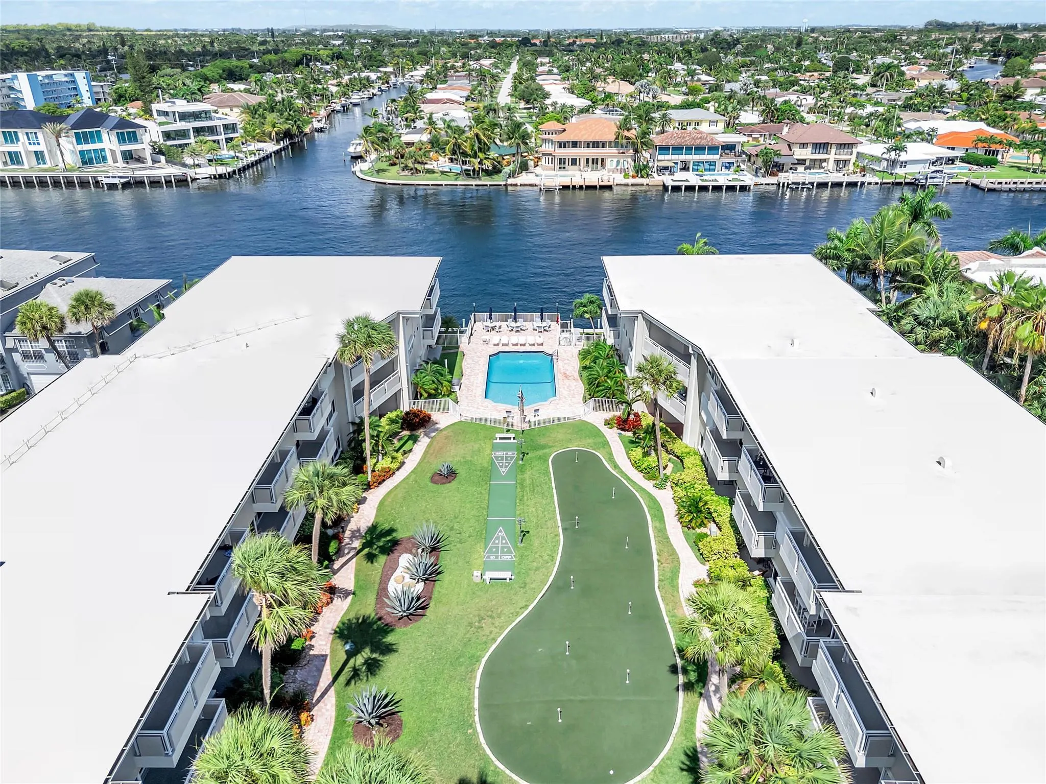 1198 Hillsboro Mile, #212